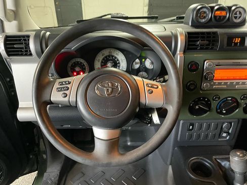 Used 2014 Toyota FJ Cruiser 4WD w/ Convenience Package image 20