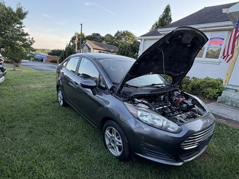 Used 2018 Ford Fiesta SE FWD image 3