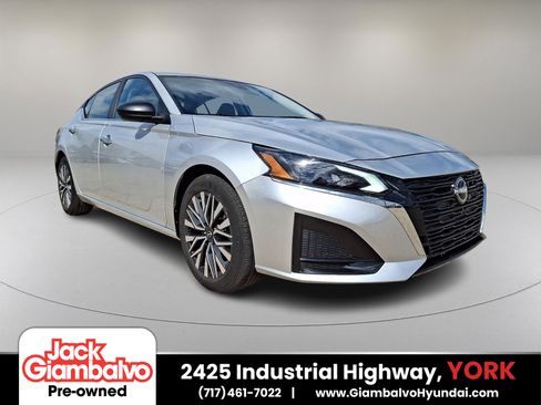 Used 2025 Nissan Altima 2.5 SV image 1