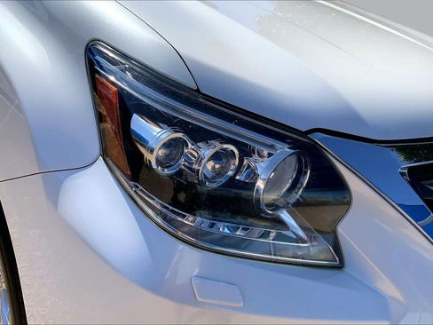 Used 2015 Lexus GX 460 w/ Premium Package AWD/4WD image 28