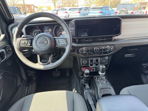 Used 2024 Jeep Wrangler Unlimited Sport AWD/4WD image 9