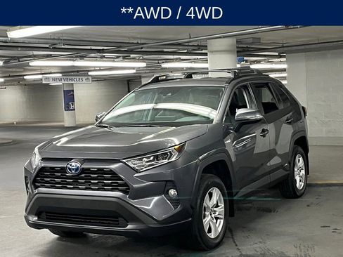 Used 2020 Toyota RAV4 XLE image 4