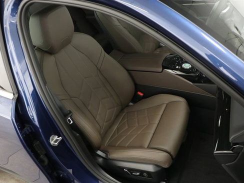 Used 2025 BMW 530i xDrive w/ Premium Package image 32