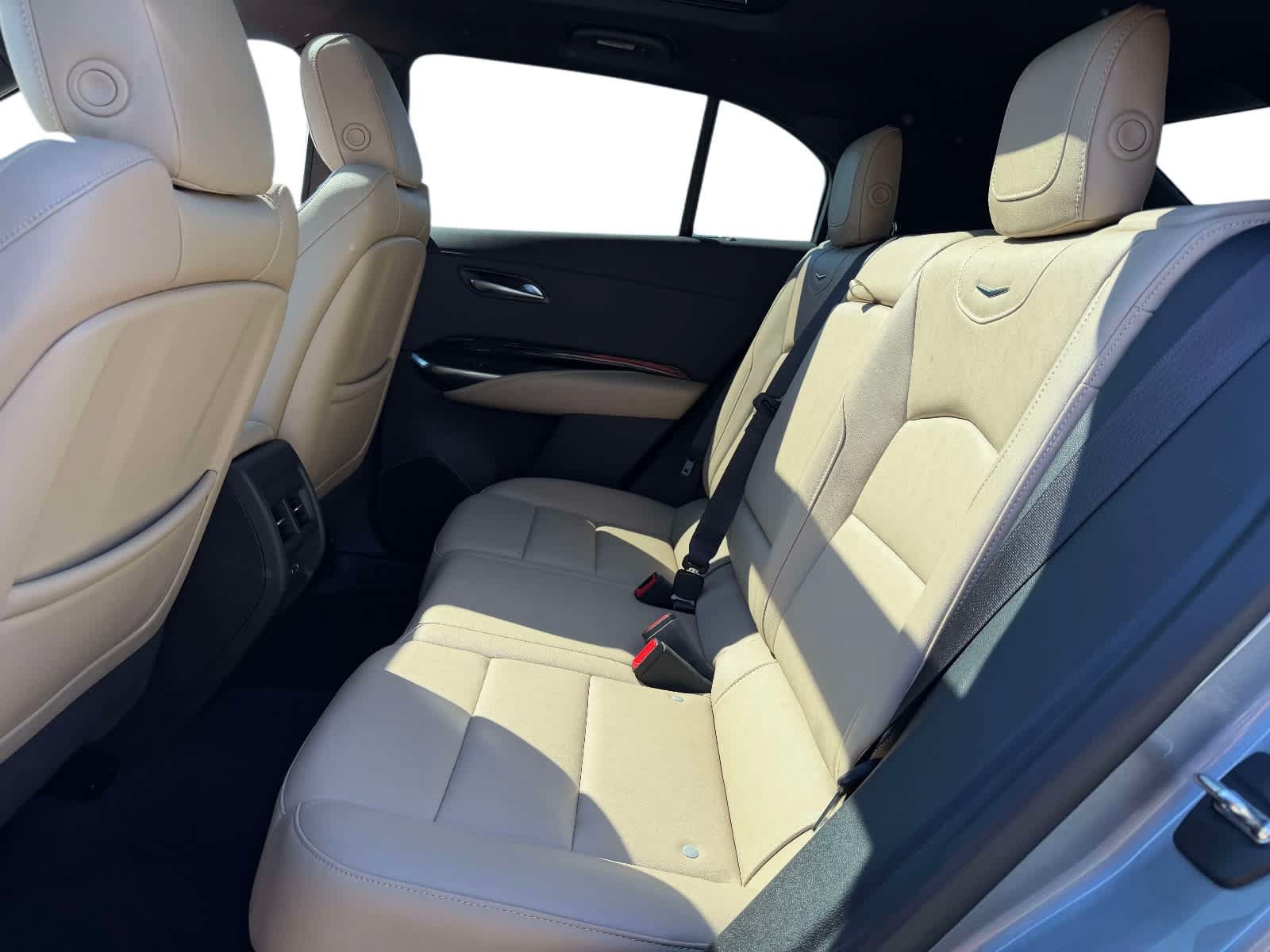 Used 2024 Cadillac XT4 Luxury w/ Cold Weather Package AWD/4WD image 14