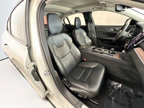 Used 2022 Volvo S60 B5 Momentum w/ Premium Package FWD image 28