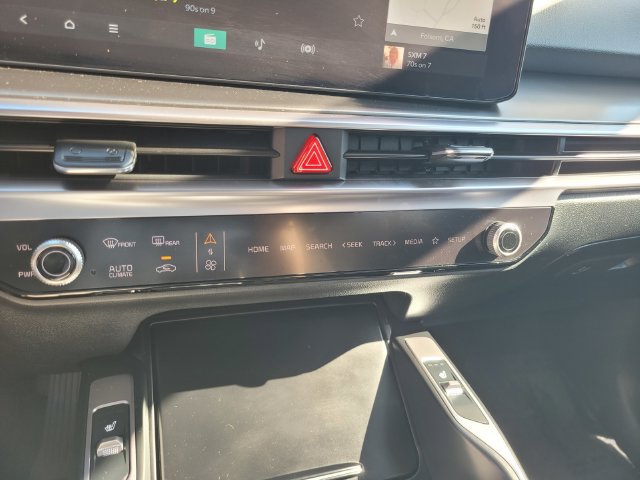 Used 2025 Kia Sorento EX w/ EX Panoramic Sunroof Package FWD image 24