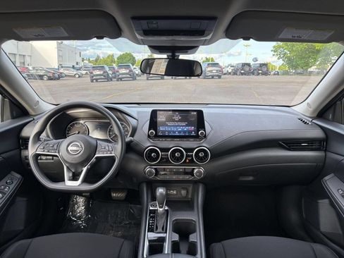 Used 2025 Nissan Sentra SV FWD image 31