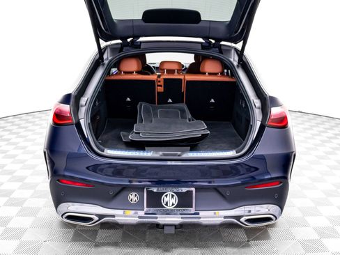 Used 2024 Mercedes-Benz GLC 300 4MATIC image 36