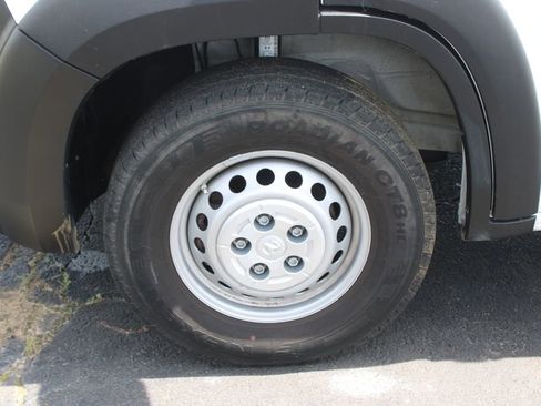 Used 2024 RAM ProMaster 2500 w/ Convenience Group FWD image 17