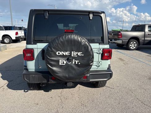 Used 2024 Jeep Wrangler Unlimited Sahara AWD/4WD image 9