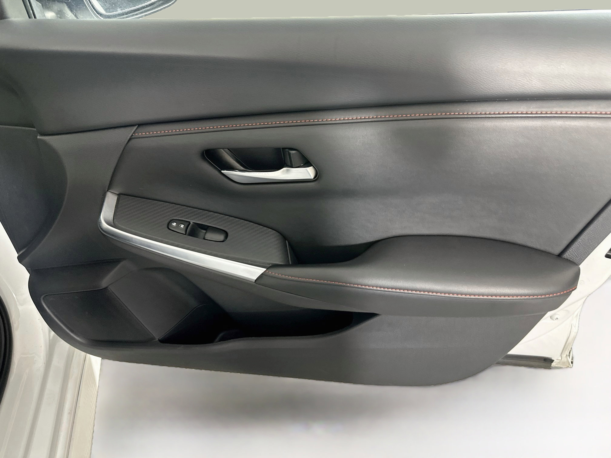 Used 2025 Nissan Sentra SR FWD image 30