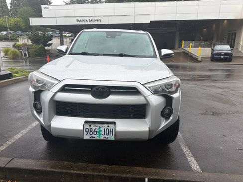 Used 2021 Toyota 4Runner SR5 Premium w/ Moonroof Package AWD/4WD image 3