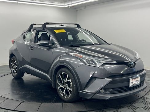 Used 2018 Toyota C-HR XLE image 2