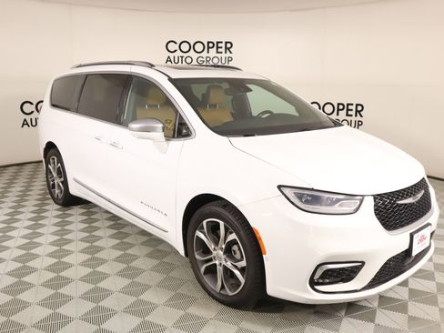 Used 2021 Chrysler Pacifica Pinnacle AWD/4WD image 1