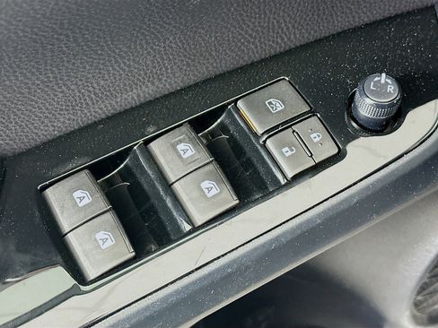 Used 2017 Toyota Prius Prime Advanced image 15