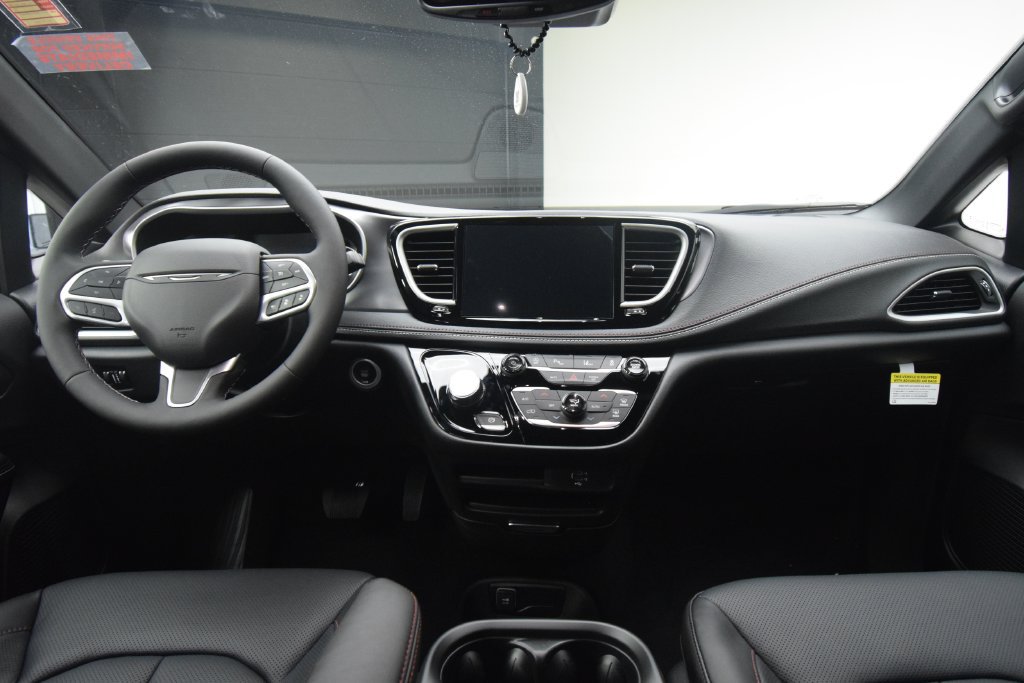 New 2027 Chrysler Pacifica Select AWD/4WD image 37