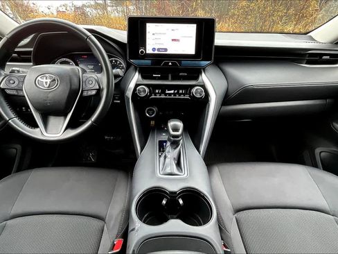 Used 2023 Toyota Venza LE image 14