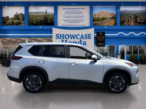 Used 2025 Nissan Rogue SV AWD/4WD image 8