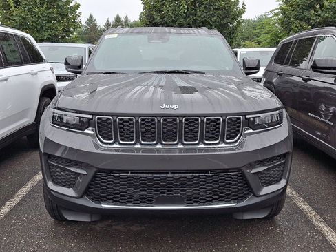 New 2025 Jeep Grand Cherokee Laredo X image 2