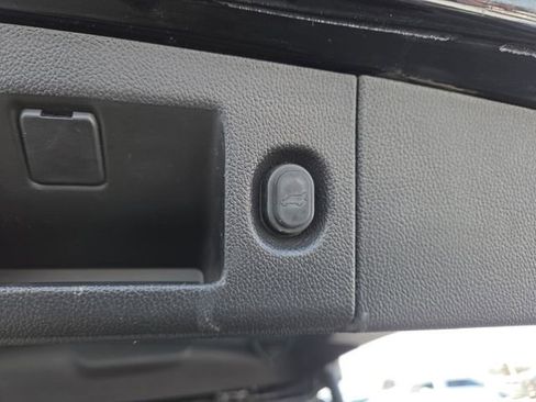 Used 2015 Chevrolet Tahoe LT image 17