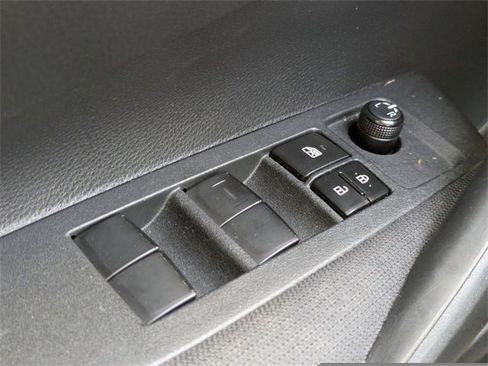 Used 2020 Toyota Corolla LE image 20