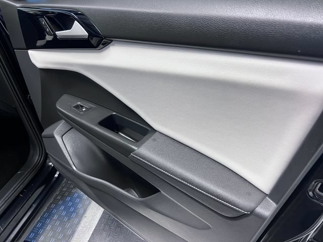 Certified 2025 Volkswagen Taos S FWD image 11