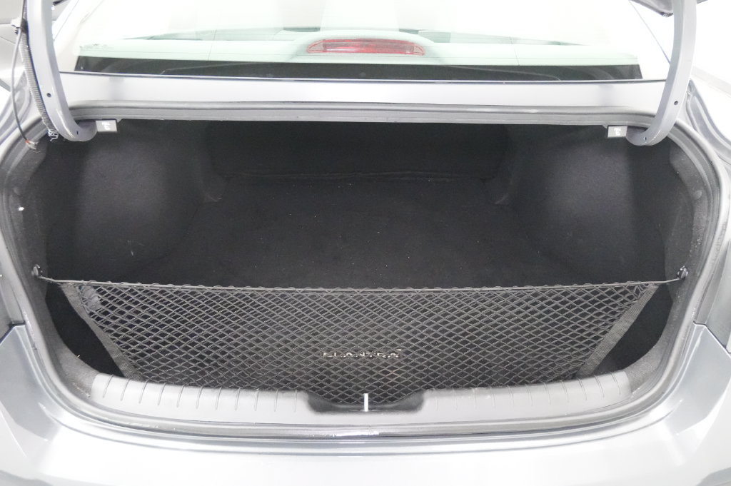 Used 2024 Hyundai Elantra SE FWD image 18