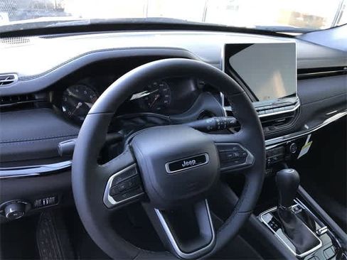 New 2026 Jeep Compass Latitude image 13