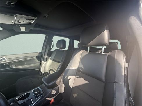 Used 2020 Jeep Grand Cherokee Altitude image 23