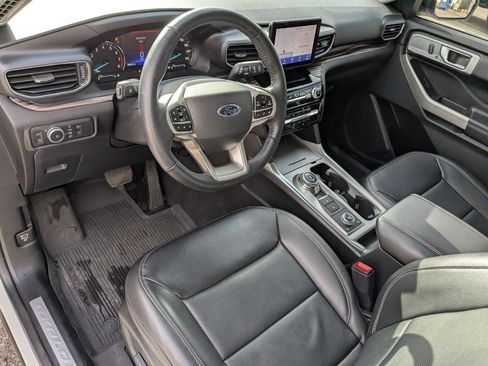 Used 2022 Ford Explorer Limited image 16