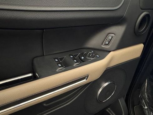 Used 2023 Ford Expedition XLT image 5