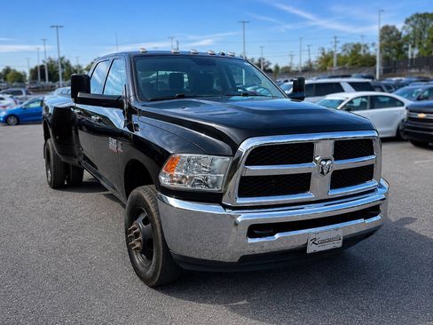Used 2018 RAM 3500 SLT AWD/4WD image 3
