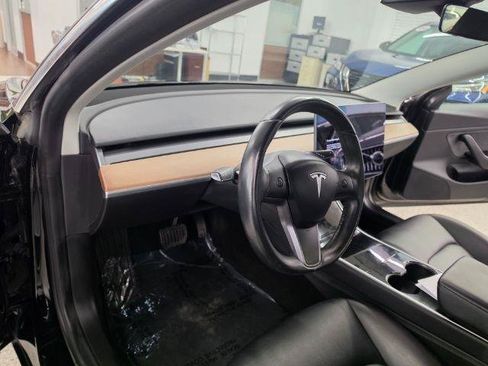 Used 2019 Tesla Model 3 Mid Range RWD image 8
