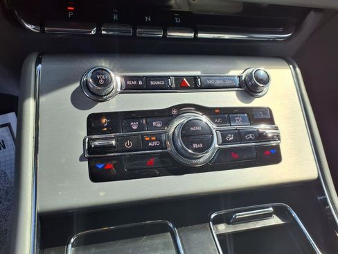 Used 2020 Lincoln Aviator Reserve image 17