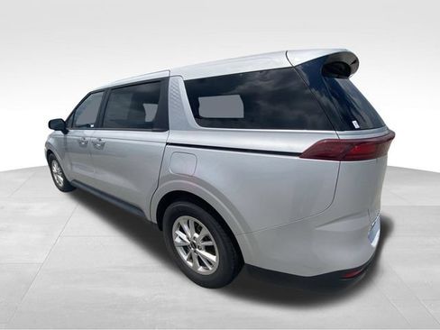 Used 2022 Kia Carnival LX FWD image 6