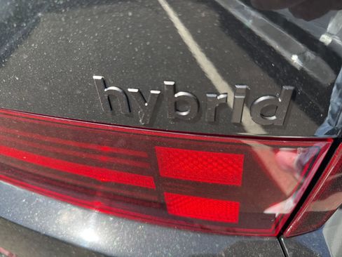 Used 2025 Hyundai Santa Fe Calligraphy image 4