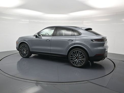 Used 2025 Porsche Cayenne Coupe image 3