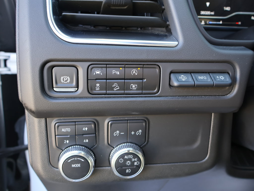 Used 2024 GMC Yukon AT4 w/ AT4 Premium Package AWD/4WD image 33