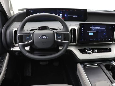 Used 2025 Ford Expedition Max Active AWD/4WD image 13