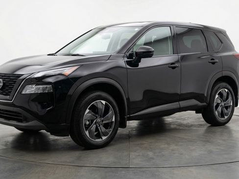 Used 2025 Nissan Rogue SV image 3