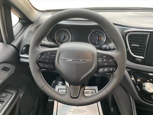 New 2026 Chrysler Pacifica Limited w/ S Appearance Package AWD/4WD image 34