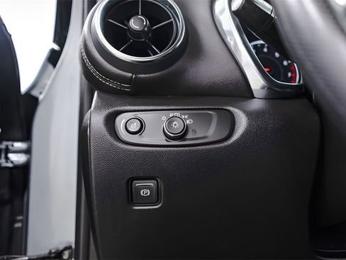 Used 2025 Chevrolet Blazer LT image 19