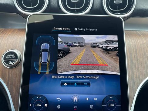 Used 2025 Mercedes-Benz GLC 300 4MATIC image 11