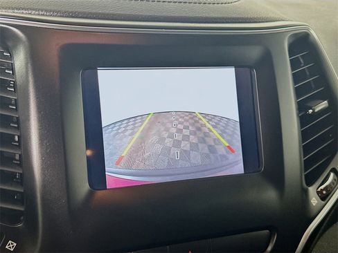 Used 2019 Jeep Cherokee Latitude Plus image 19