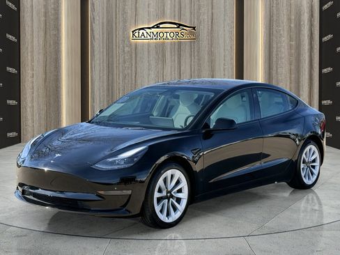 Used 2023 Tesla Model 3 Standard Range image 3