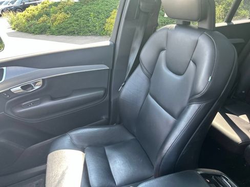 Used 2021 Volvo XC90 T5 Momentum w/ Protection Package Premier AWD/4WD image 17