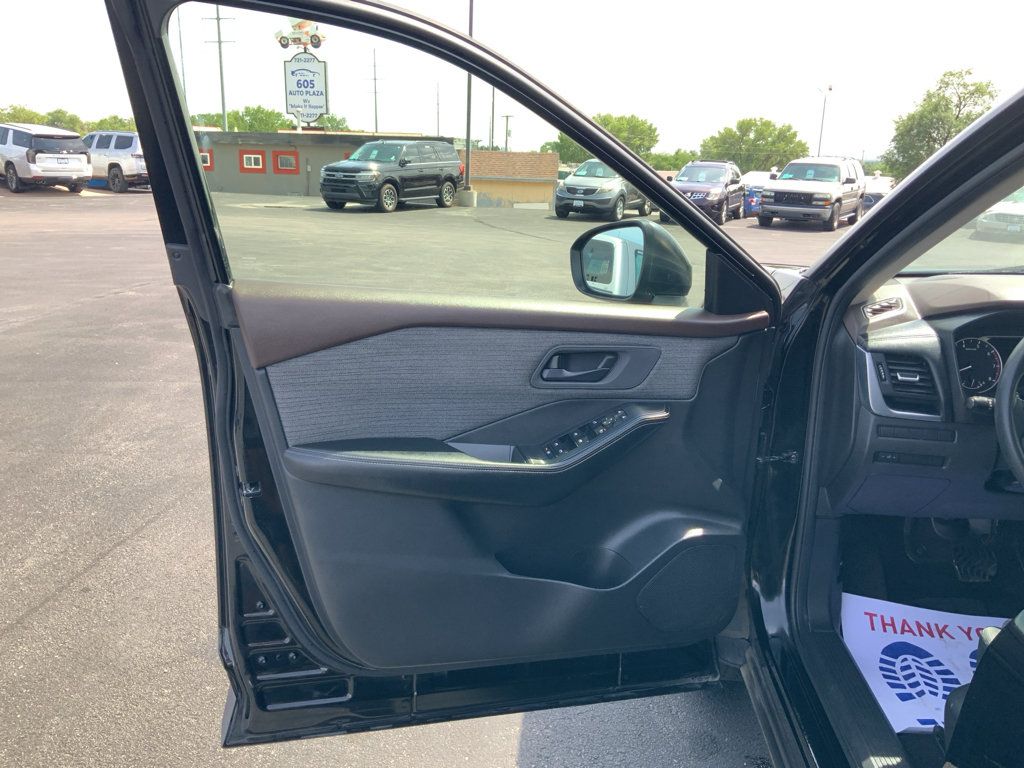 Used 2021 Nissan Rogue S AWD/4WD image 10