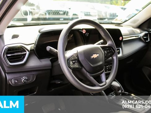 Used 2025 Chevrolet TrailBlazer LT FWD image 30