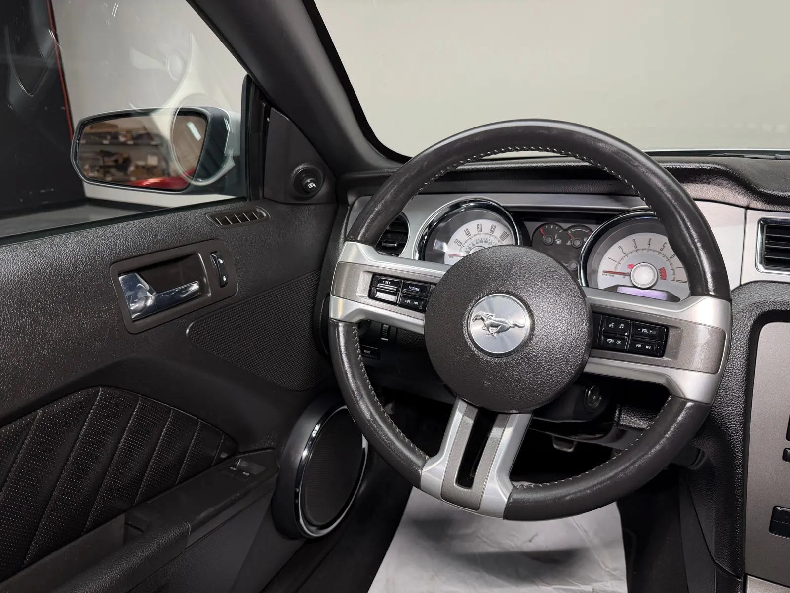 Used 2010 Ford Mustang GT RWD image 16