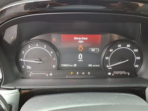 Used 2020 Lincoln Corsair AWD w/ Equipment Group 101A image 11